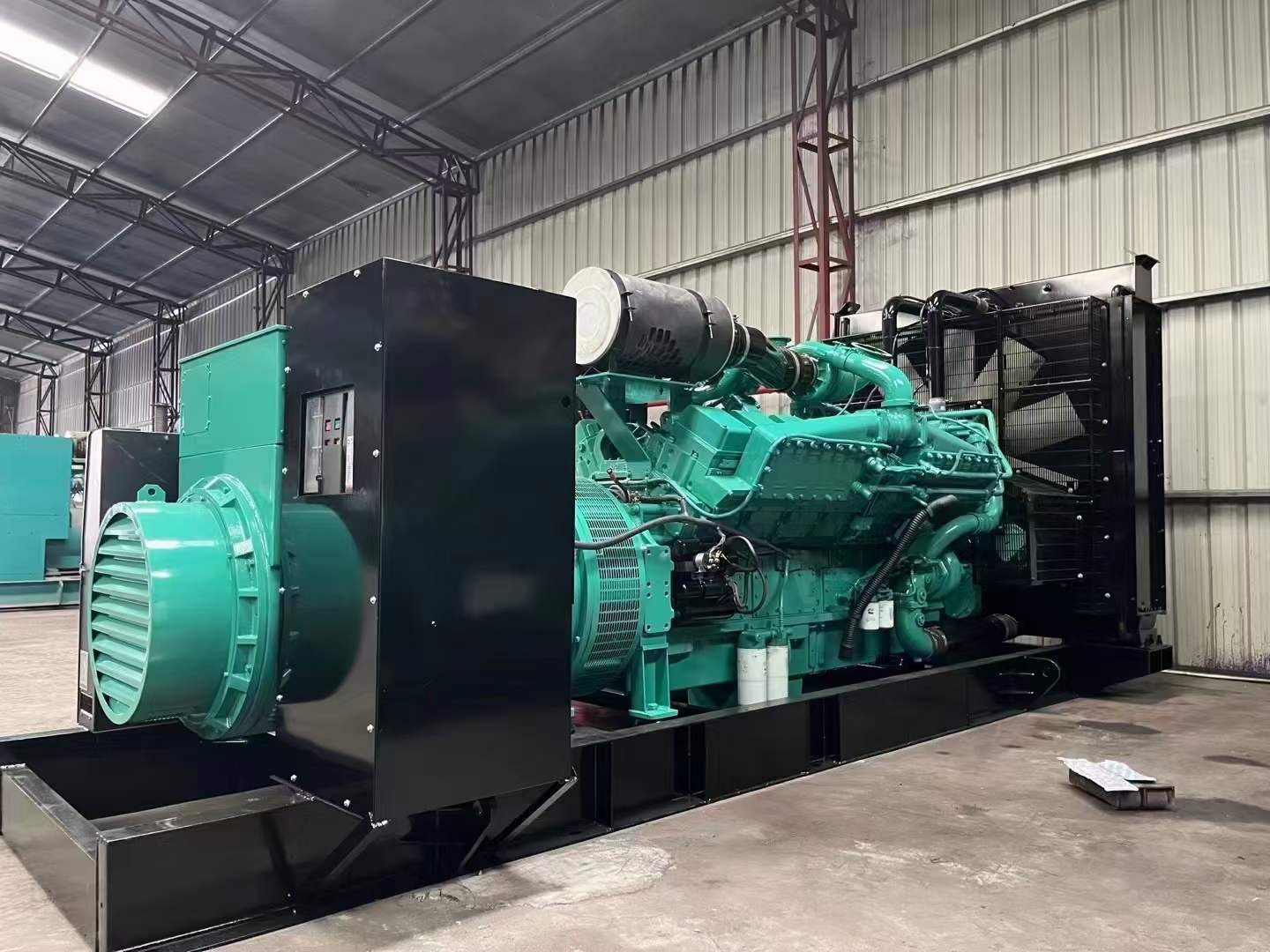 小金如何降低 800kW 柴油发电机输出电流的波动？