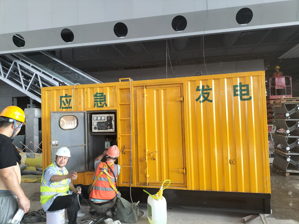 小金怎样判断空气滤清器是否需要更换？